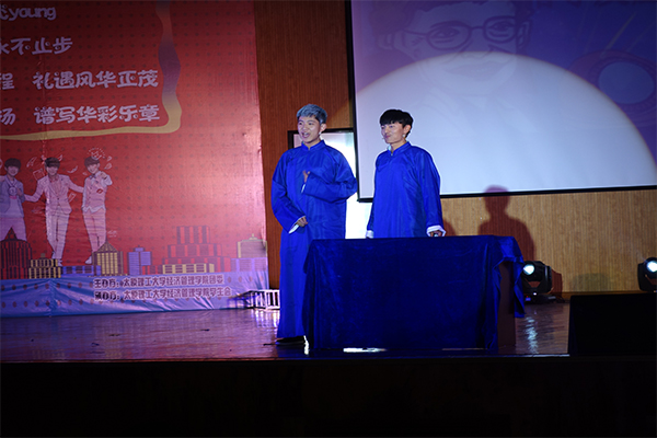 15VIP太阳集团举行2016级新生开学典礼暨迎新晚会