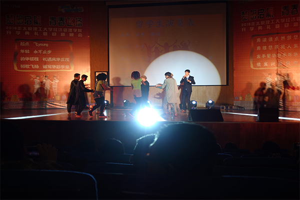 15VIP太阳集团举行2016级新生开学典礼暨迎新晚会
