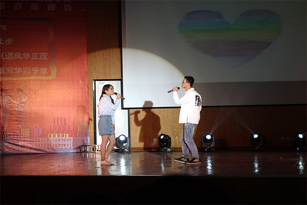 15VIP太阳集团举行2016级新生开学典礼暨迎新晚会