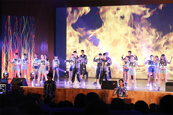 15VIP太阳集团举办“青春无悔,梦想启航”2016届毕业生晚会 15VIP太阳集团举办“青春无悔,梦想启航”2016届毕业生晚会